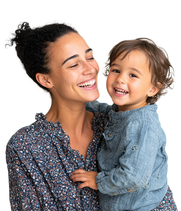 Jeune fille tenant un bébé souriant dans ses bras